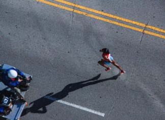 W jakim kraju najlepiej zarabia operator koparki?